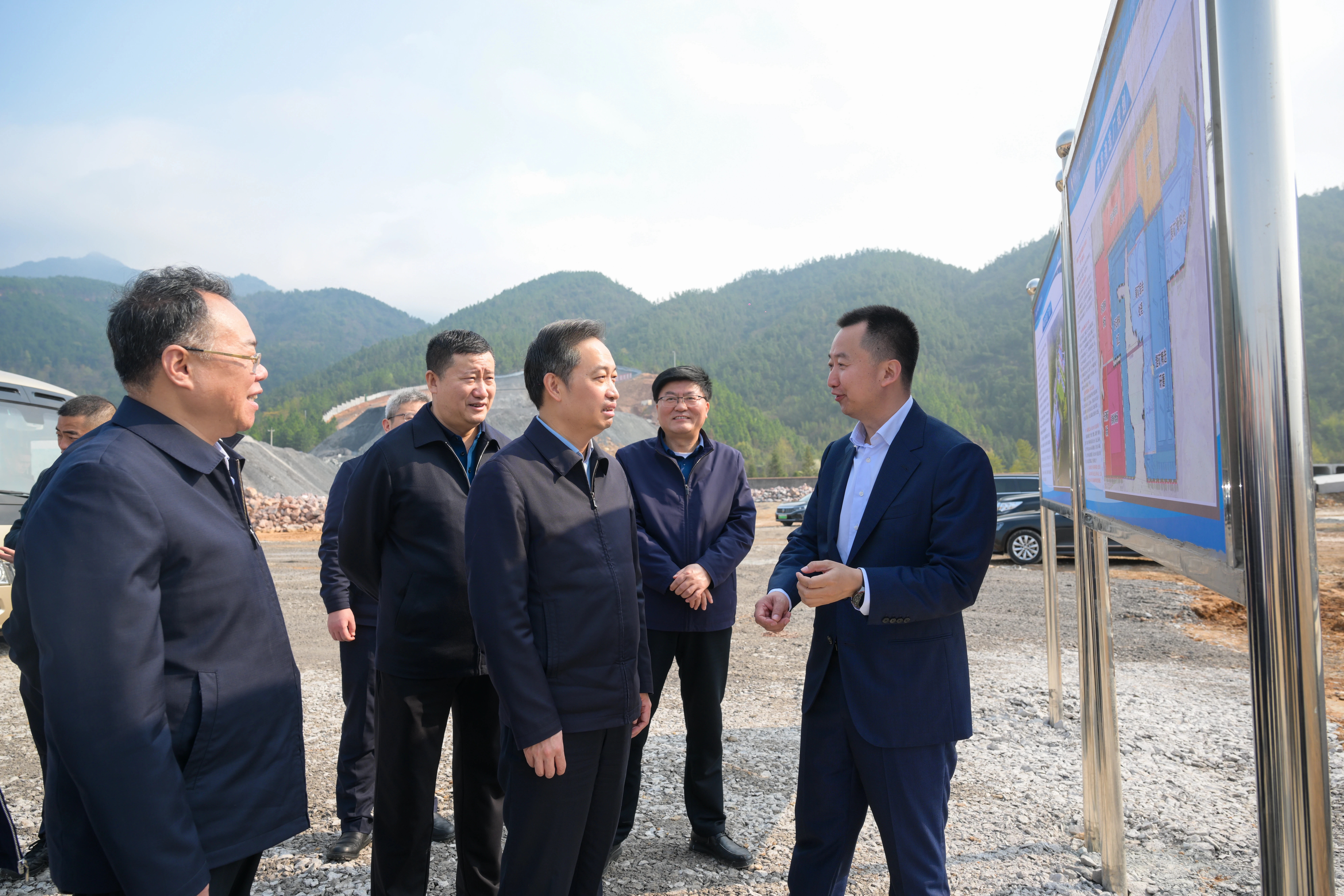 加速项目进度，，，加速全工业链升级 ——郴州市委书记吴巨培调研湖南尊龙凯时赫项目建设情形